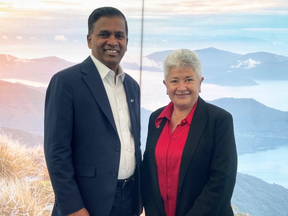 ICCA CEO Senthil Gopinath and Tourism New Zealand Business Events Bid Manager Leonie Ashford celebrate the renewal of the ICCASkills partnership.