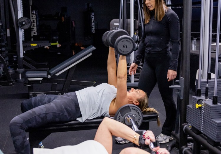 People lifting weights in a gym