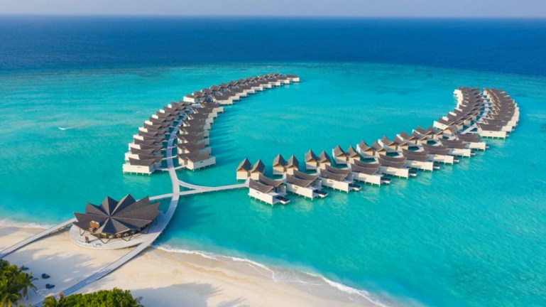 Mövenpick Resort Kuredhivaru, Maldives